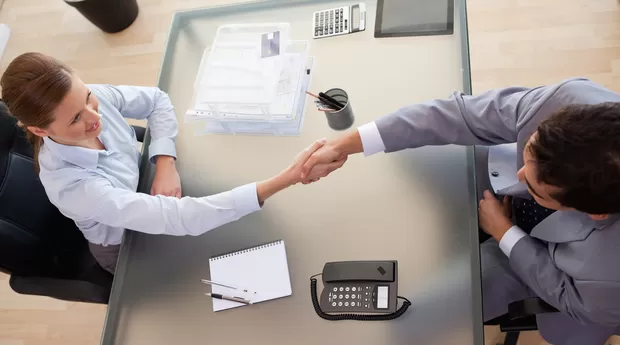 Contratação por Indicação: Vale a Pena para sua Empresa?